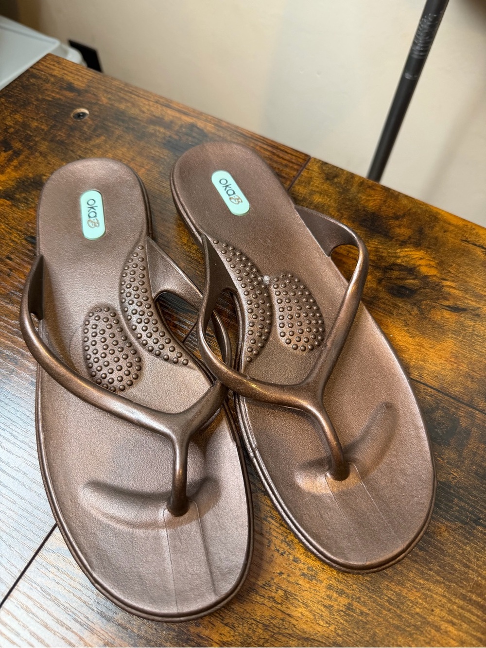 OKA b. Elle Flip Flop Bronze Comfort Thong Sandals for Women Size Large